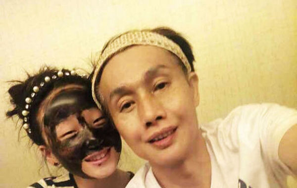 據(jù)悉，2011年，鄧建國在廣州舉行婚禮迎娶90后“干女兒”黃梓琪。