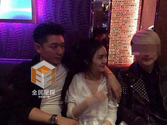 田源摟著激吻門女主，自稱是在勸架