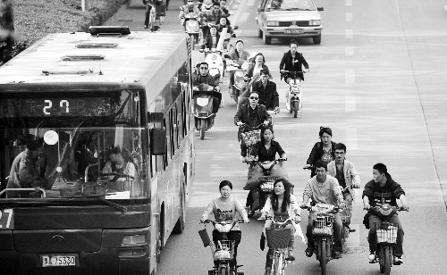 河南電動車保有量居全國第一記者 趙卓/攝 河南電動車保有量居全國第一記者 趙卓/攝