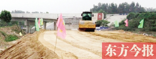 昨日,正在施工中的鄭州市文化路與連霍高速互通式立交 昨日,正在施工中的鄭州市文化路與連霍高速互通式立交