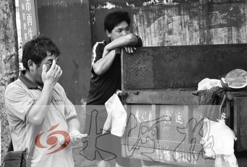 　拿著錢，陳小立感動得哭了。