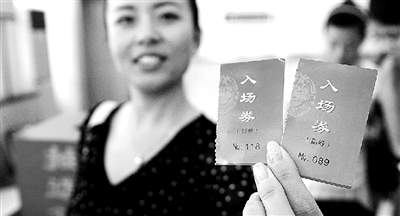 本報記者抽出的兩名消費(fèi)者代表。