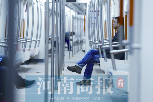 倆小時不出地鐵站，要按全程收費 王春勝/攝