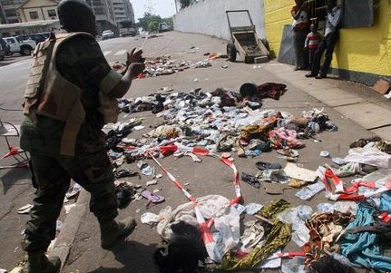 　當(dāng)?shù)貢r(shí)間2013年1月1日，科特迪瓦阿比讓市舉行慶祝新年的煙火表演時(shí)發(fā)生了嚴(yán)重的踩踏事故，造成至少