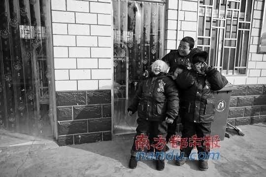 少不更事的孤兒被送往開封市福利院。