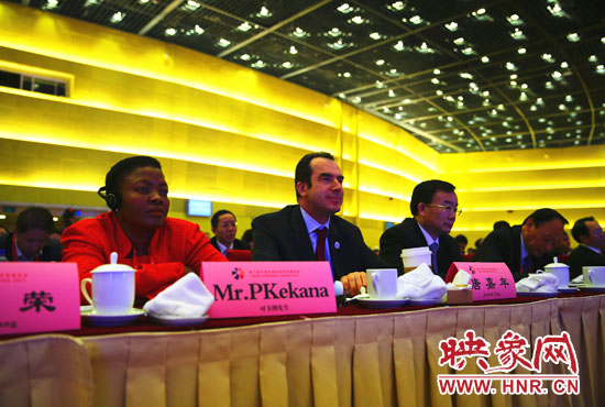 高峰論壇上與會(huì)外賓