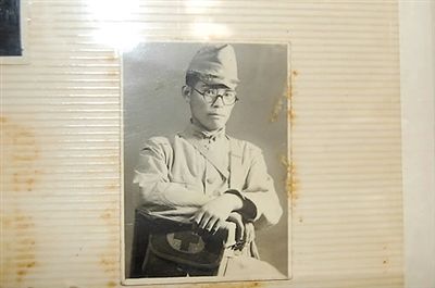 韓國媒體5月23日還公布了日本老兵松本正義當(dāng)年在軍隊服役的圖片。