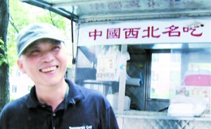 中國(guó)男子紐約擺攤否認(rèn)日賺800美金 2次為罰單出庭 中國(guó)男子紐約擺攤否認(rèn)日賺800美金 2次為罰單出庭