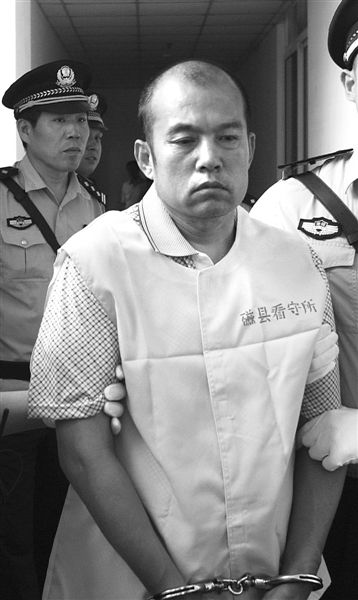 王書金前日被帶往邯鄲中院受審。 新華社發(fā)