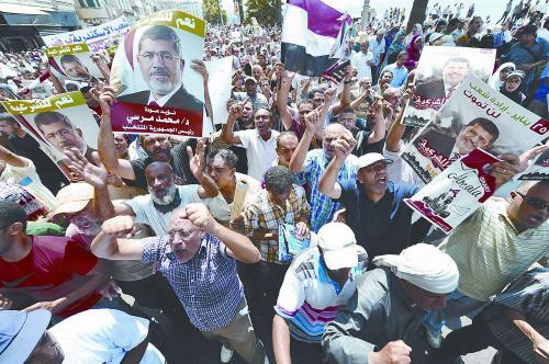 16日，穆爾西的支持者進行“憤怒的星期五”大游行，抗議軍方清場行動造成嚴重人員傷亡。