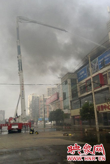 圖為火災(zāi)現(xiàn)場 圖為火災(zāi)現(xiàn)場