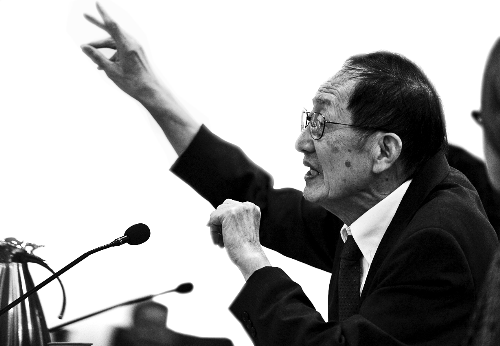 崔琦說:科學(xué)就要向前看 崔琦說:科學(xué)就要向前看