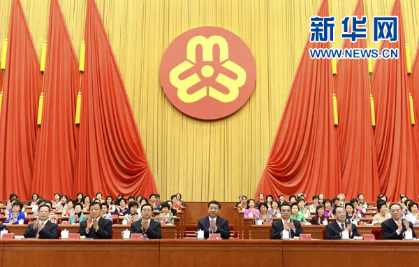 習近平、李克強、張德江、俞正聲、劉云山、王岐山、張高麗等在主席臺就座，祝賀大會召開。