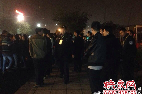 11月1日深夜，鄭州鄭東新區(qū)夜總會(huì)“皇家一號(hào)”被查處。網(wǎng)友供圖