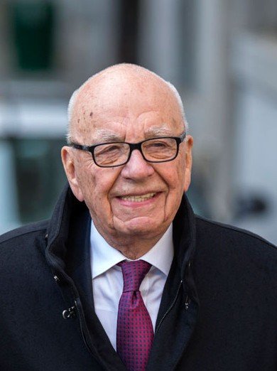 20日，從最高法院出來(lái)，默多克一臉輕松。路透社