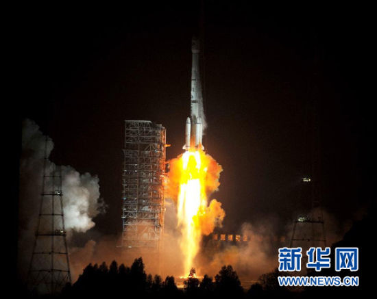 12月21日,載有玻利維亞通信衛(wèi)星的長(zhǎng)征三號(hào)乙運(yùn)載火箭點(diǎn)火發(fā)射。當(dāng)日零時(shí)42分,我國(guó)在西昌衛(wèi)星發(fā)射中心用長(zhǎng)征三號(hào)乙運(yùn)載火箭,成功將玻利維亞通信衛(wèi)星發(fā)射升空,衛(wèi)星順利進(jìn)入預(yù)定軌道。玻利維亞通信衛(wèi)星是該國(guó)擁有的第一顆衛(wèi)星。新華社記者 燕雁 攝
