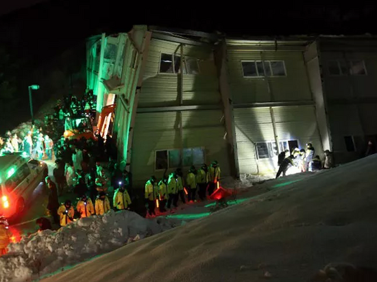 韓國(guó)一度假村屋頂坍塌 10人死亡100多人受傷