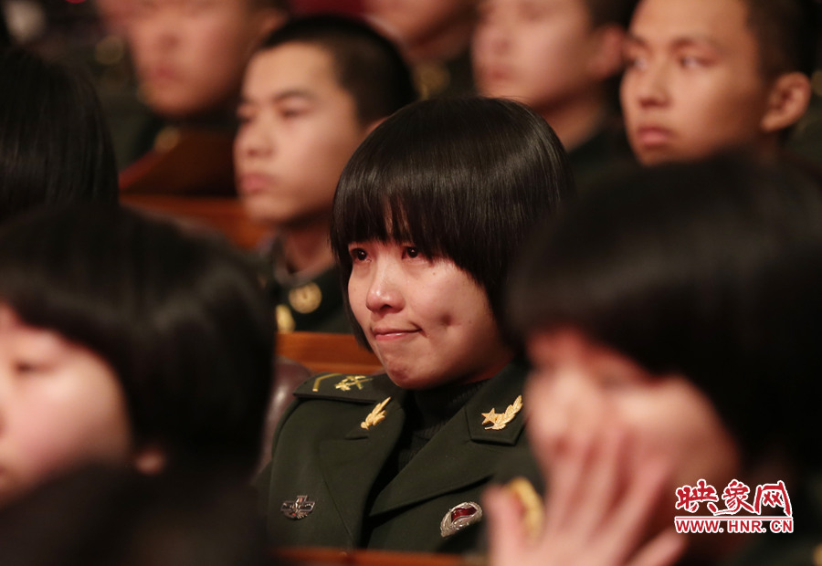 現(xiàn)場(chǎng)觀眾感動(dòng)落淚。