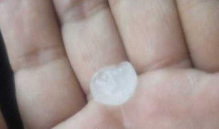 鄭州多個地區(qū)下起了冰雹 鄭州多個地區(qū)下起了冰雹