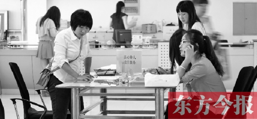 　　行政審批“瘦身”，不僅提高了行政效率，節(jié)約了行政資源，而且最大限度地方便了群眾