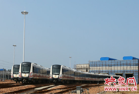 選擇地鐵出行，已經(jīng)是不少鄭州市民的首選