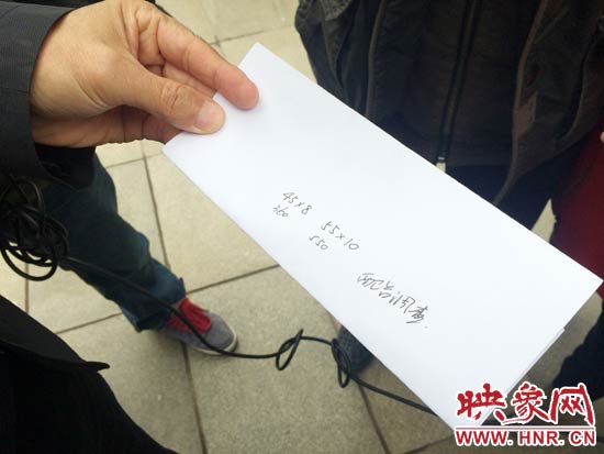 經(jīng)過初步測量，河南省人民會(huì)堂主樓的違法廣告牌面積為910平米。