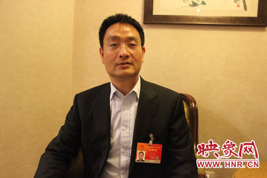 全國人大代表、輝縣市張村鄉(xiāng)裴寨社區(qū)黨總支書記裴春亮