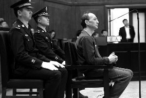 昨天，北京市二中院公開審理了劉軍誼受賄案，現(xiàn)場有上百人參加旁聽。首席攝影記者 吳寧/攝