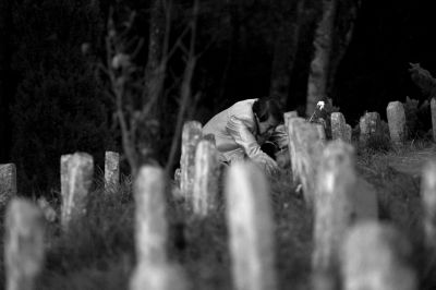 11月5日，祭奠者在騰沖遠(yuǎn)征軍國殤墓園獻(xiàn)花。京華時報記者 潘之望 攝