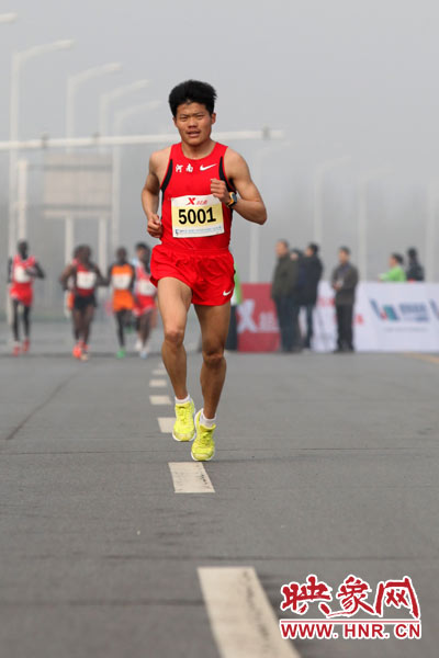 參賽者用同樣的激情演繹著屬于自己的精彩 參賽者用同樣的激情演繹著屬于自己的精彩