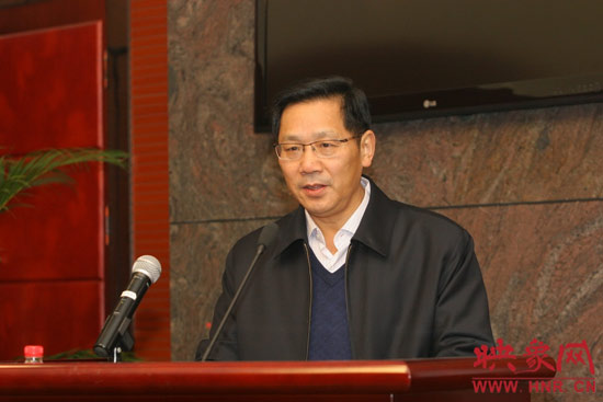 河南人民廣播電臺(tái)臺(tái)長(zhǎng)李新全在映象網(wǎng)上線儀式上講話 河南人民廣播電臺(tái)臺(tái)長(zhǎng)李新全在映象網(wǎng)上線儀式上講話