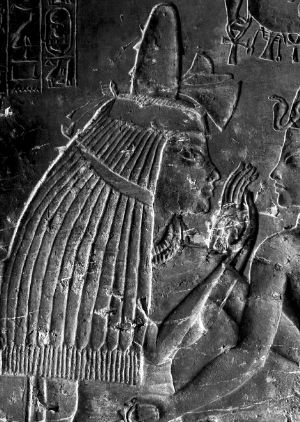 墓中壁畫(huà)顯示，馬婭把年幼的圖坦卡蒙抱在膝上。