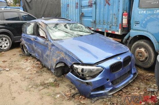 寶馬奧迪高速飆車相撞