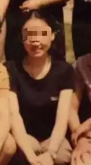 吳老師教音樂(lè)，已在該校工作十幾年。