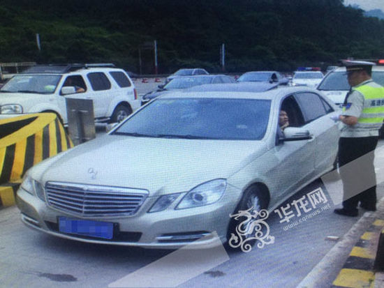 超速駕駛員被攔下。市交通執(zhí)法高速一支隊六大隊供圖