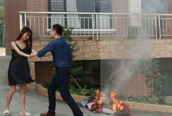 廣州女大學生嫁豪門 火燒LV包鬧離婚
