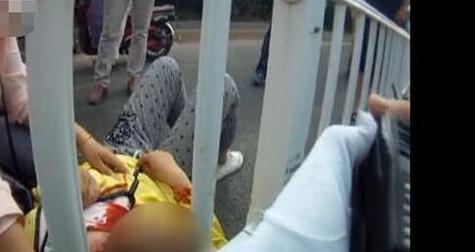 女孩被耳機線割喉