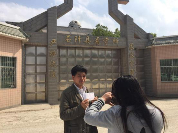 陳全松父親給看守所中的兒子交生活費(fèi)。