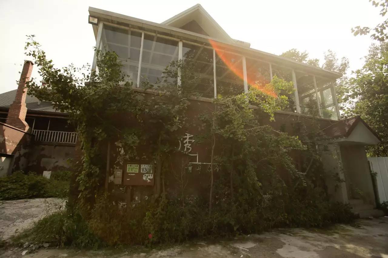 ▲失戀博物館位于北京市通州區(qū)宋莊鎮(zhèn)的一個重創(chuàng)空間內(nèi)，這里是一個藝術(shù)家集聚區(qū)。