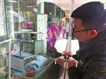 罕見(jiàn)！女子早產(chǎn)4胞胎全是女孩 最輕的僅0.7公斤