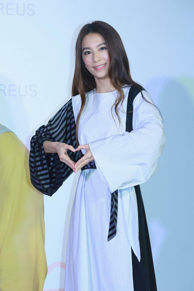 田馥甄比愛心 田馥甄比愛心