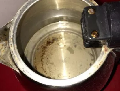 太惡心！女游客竟用酒店燒水壺煮自己的臟內(nèi)褲