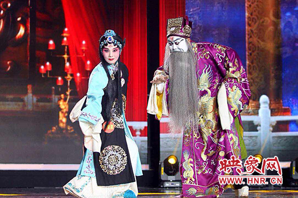 《梨園春》"中國豫劇百團(tuán)爭霸"總決賽舉行 獻(xiàn)禮建黨95周年 《梨園春》"中國豫劇百團(tuán)爭霸"總決賽舉行 獻(xiàn)禮建黨95周年