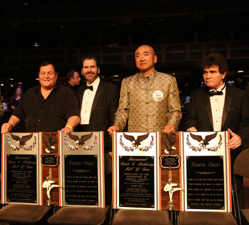 吳立新被全美空手道及自由搏擊總會(huì)授予“杰出貢獻(xiàn)獎(jiǎng)”并入選“名人堂” 吳立新被全美空手道及自由搏擊總會(huì)授予“杰出貢獻(xiàn)獎(jiǎng)”并入選“名人堂”