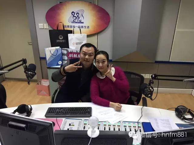 DJ子恒和小糖首先給我們送上祝福咯！