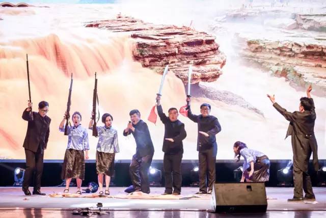 作為本場(chǎng)晚會(huì)的最后一個(gè)節(jié)目，《黃河大合唱》刷新你完全不一樣的體驗(yàn)。