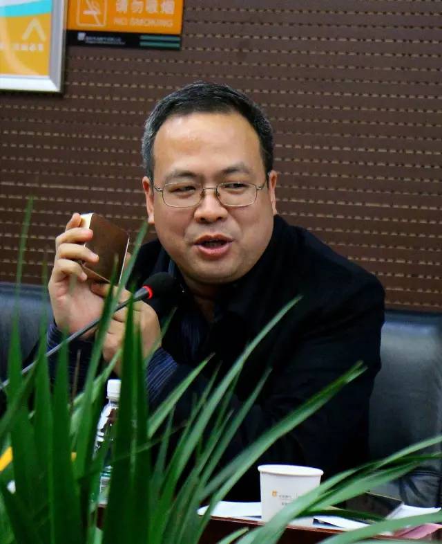 看看上面這位，就是我們1066最紅的男人——付總。