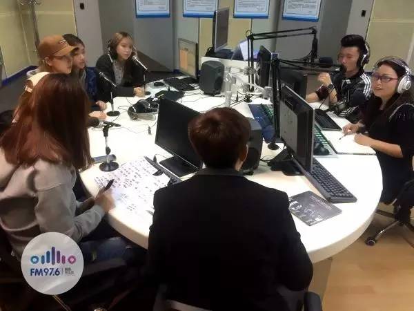 正式直播的時候，美少女們都非常認真哦！