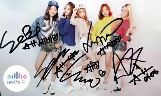 哎呦不錯哦！路飛收到美女們的簽名照，到底中意哪一位呢？