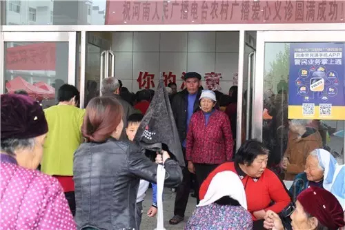 現(xiàn)場真是的人山人海，只能用太火爆三個字形容了！